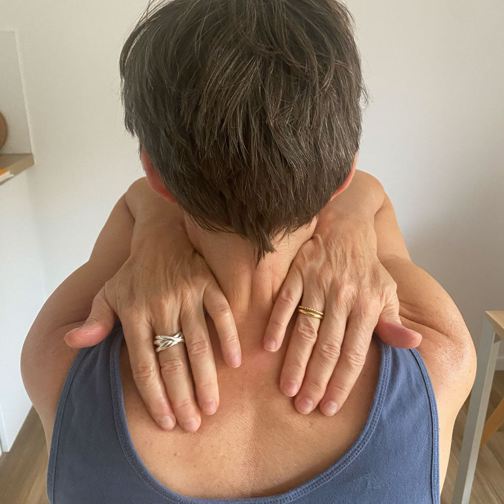 hände massage nacken nackenmassage sich selber etwas gutes tun oelfaktorisch körperöle