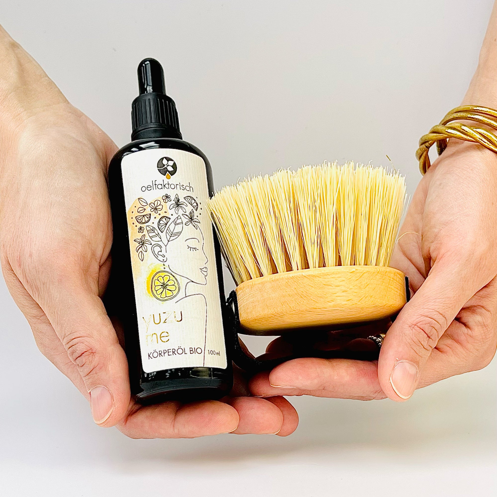 Anti Cellulite Öl plus Cellulite Bürste zur Behandlung und Massage Anti Cellulite Set oelfaktorisch Körperöle